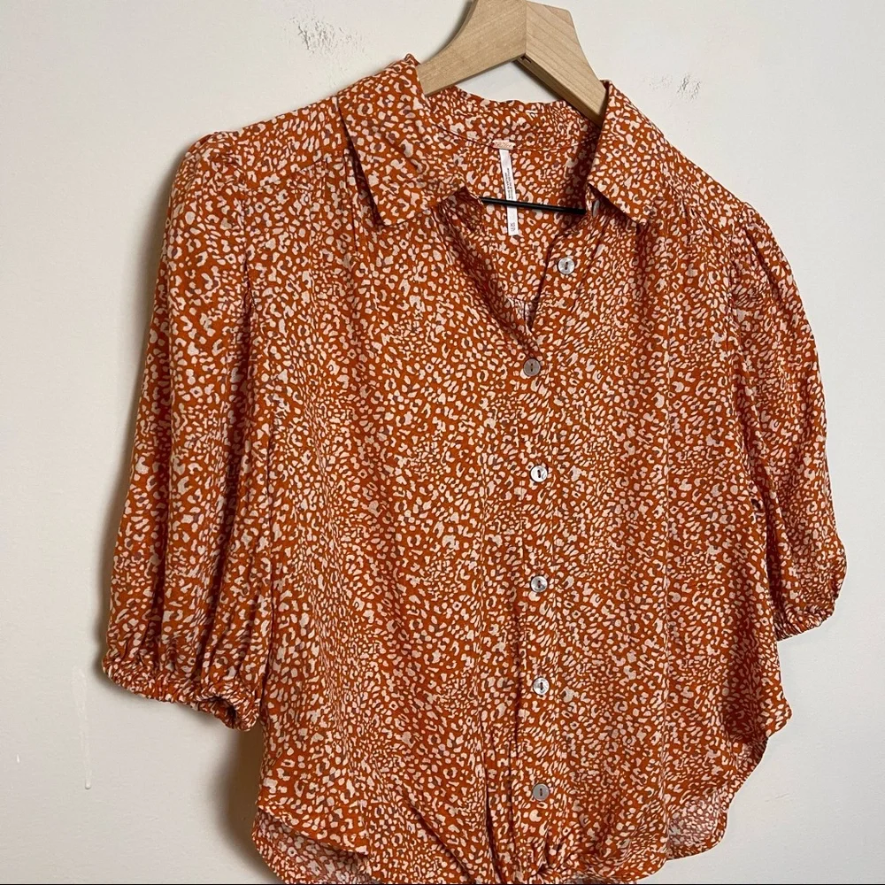NWT FREE PEOPLE- Celia Printer Short Sleeve Blouse Rust Combo